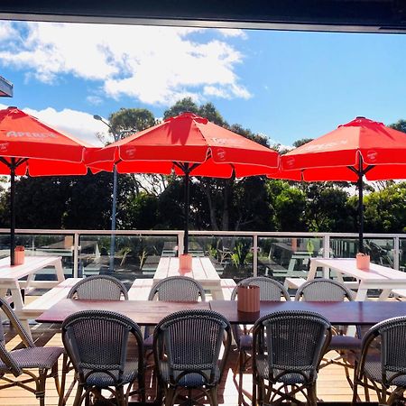 Bridport Bay Inn Екстер'єр фото