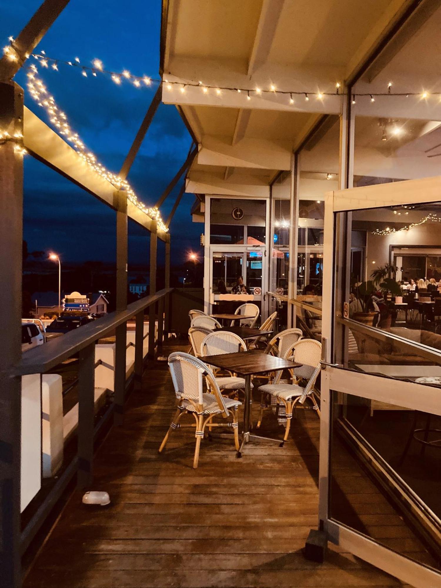 Bridport Bay Inn Екстер'єр фото