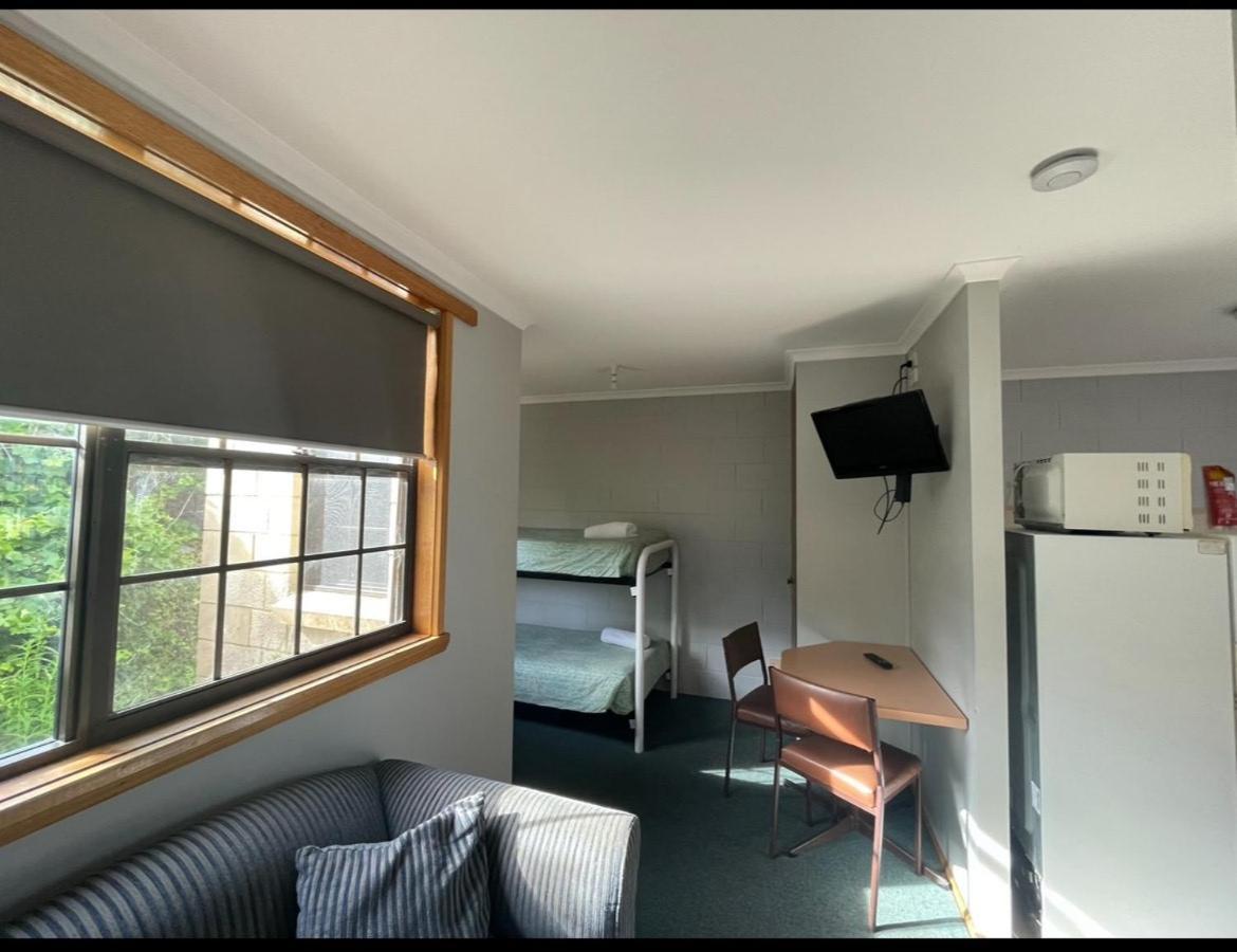 Bridport Bay Inn Екстер'єр фото