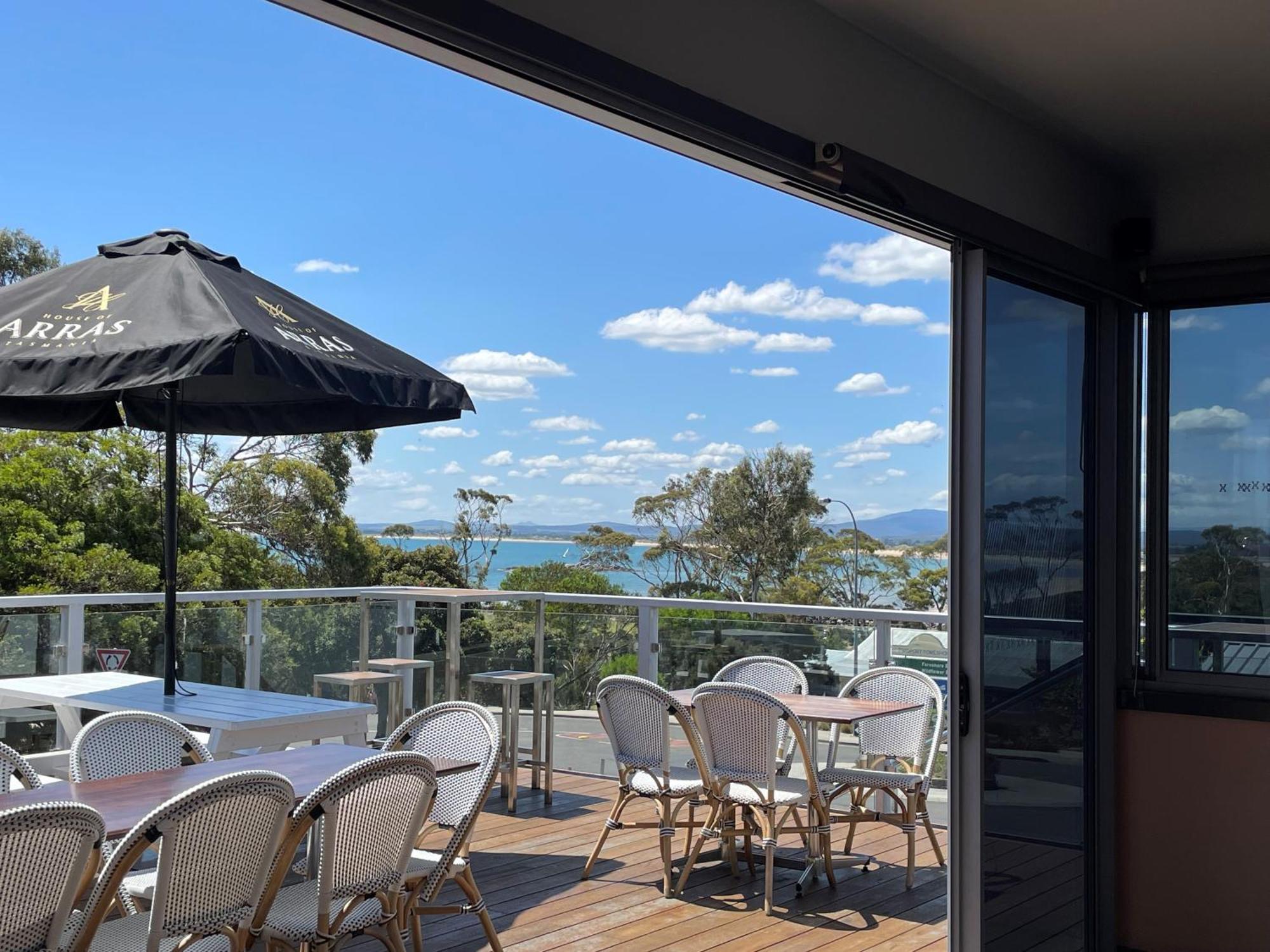 Bridport Bay Inn Екстер'єр фото